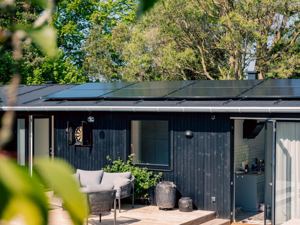 Dansk sol skinner på solceller