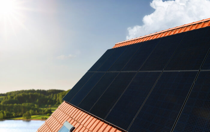 Sorte all black solceller på tag | ProSolar – solcelleanlæg til private