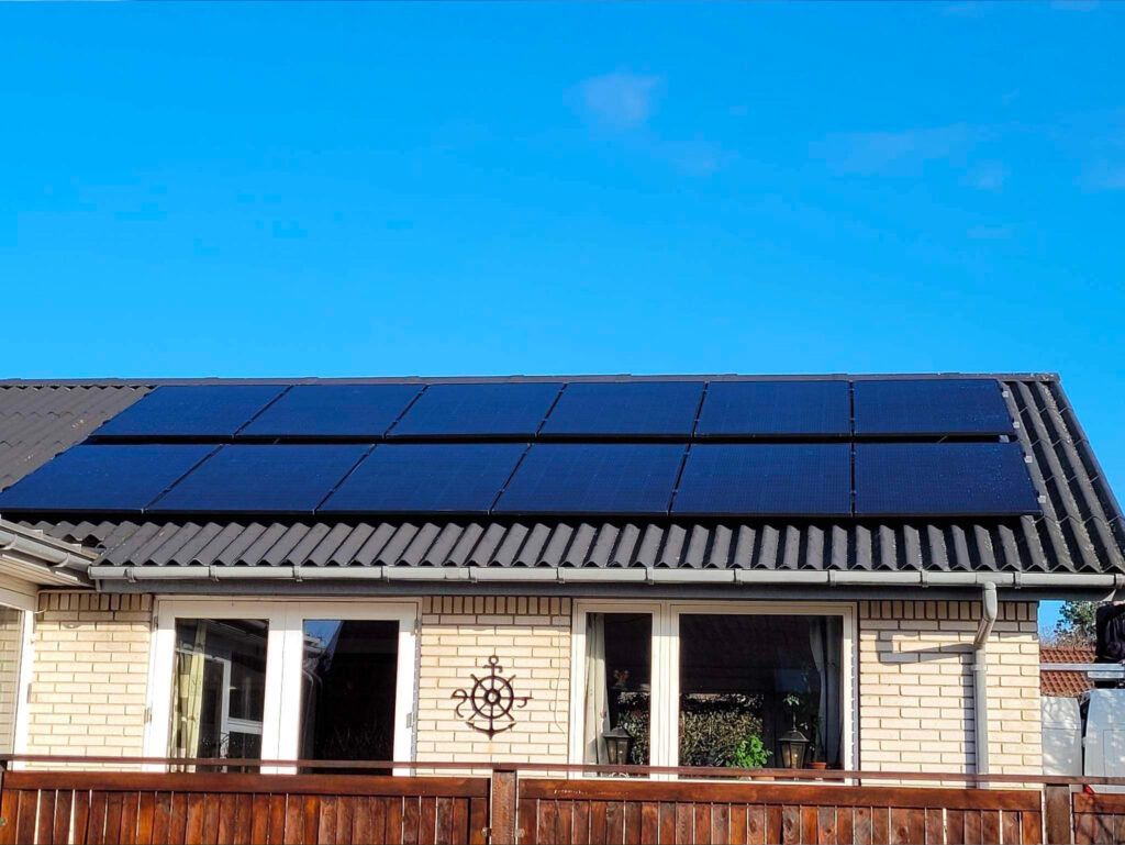 Hus med solceller på tag