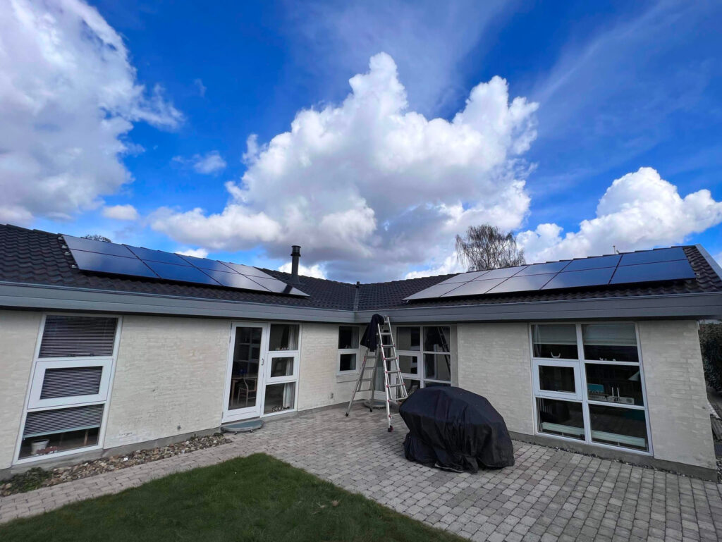 Privat bolig med solceller på taget